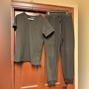 Women’s Mandala Scrub Set. XS Top/S Pants  Black Color